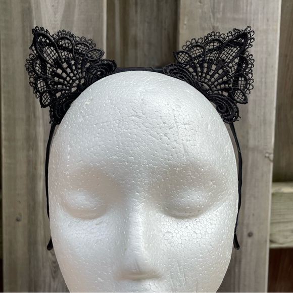 SET Lace Mask with Lace Ears - Picture 2 of 4